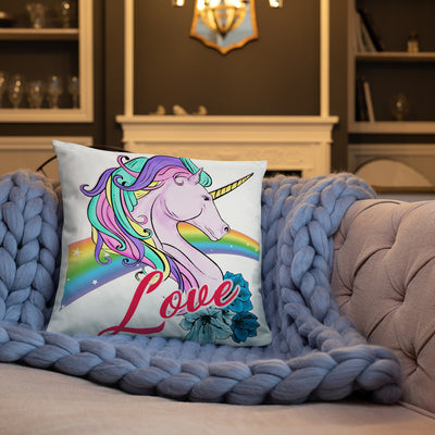 Coussin licorne love blanc sur canapé 45xx45