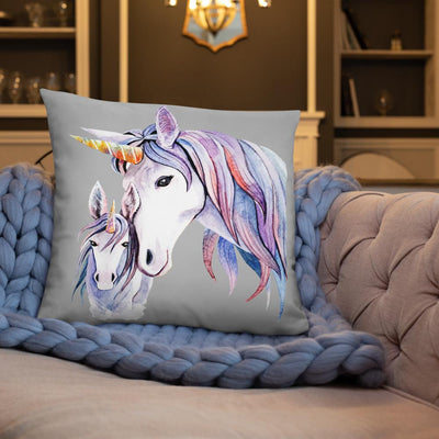 Coussin 55x55 licorne mère fille gris sur canapé